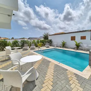 Ocean Breeze In Aruba Oranjestad